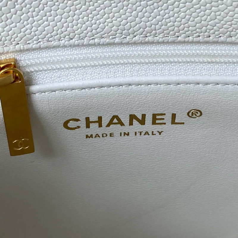 Chanel AS3829 Mini kabelka s klopou a řetízkem, bílá telecí kůže, zlatá