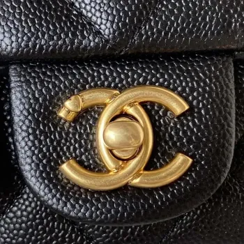 Chanel AS3829 Mini kabelka s klopou a řetízkem, černá telecí kůže, zlatá