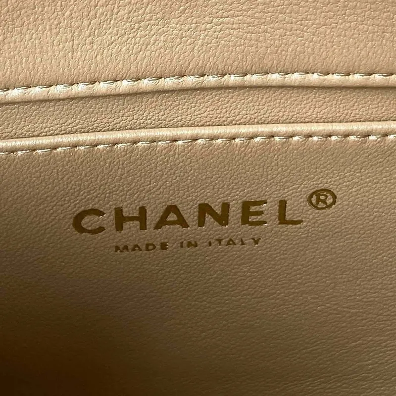 Chanel AS3828 Mini kabelka s klopou a řetízkem, zlatá jehněčí kůže, zlatá