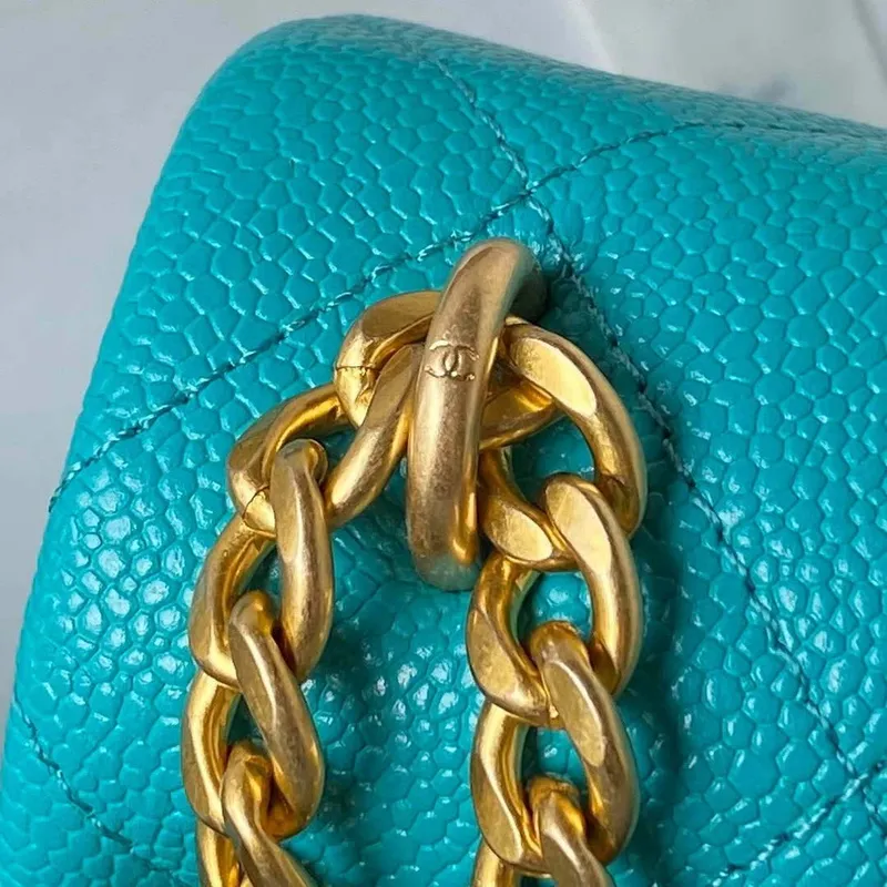 Chanel AS3921 Kabelka s klopou a řetízkem, modrá telecí kůže, zlatá