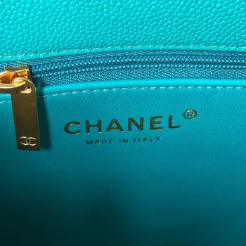 Chanel AS3921 Kabelka s klopou a řetízkem, modrá telecí kůže, zlatá