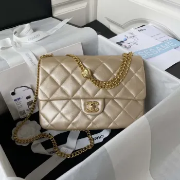 Chanel AS3921 Kabelka s klopou a řetízkem, zlatá jehněčí kůže, zlatá