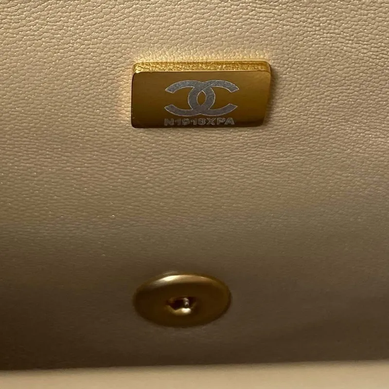 Chanel AS3921 Kabelka s klopou a řetízkem, zlatá jehněčí kůže, zlatá