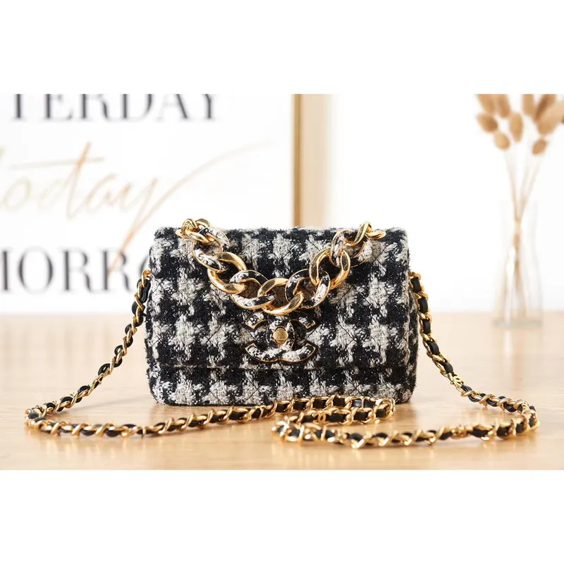 Chanel AS3611 Malá taška s klopou z vlněného tvídu a zlatého kovu, šedá a černá