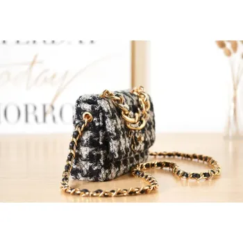 Chanel AS3611 Malá taška s klopou z vlněného tvídu a zlatého kovu, šedá a černá