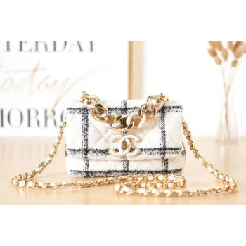Chanel AS3611 Malá taška s klopou z vlněného tvídu a zlatého kovu, bílá