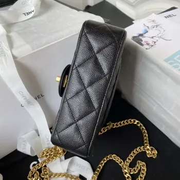 Chanel AS3828 Mini kabelka s klopou a řetízkem, černá telecí kůže, zlatá