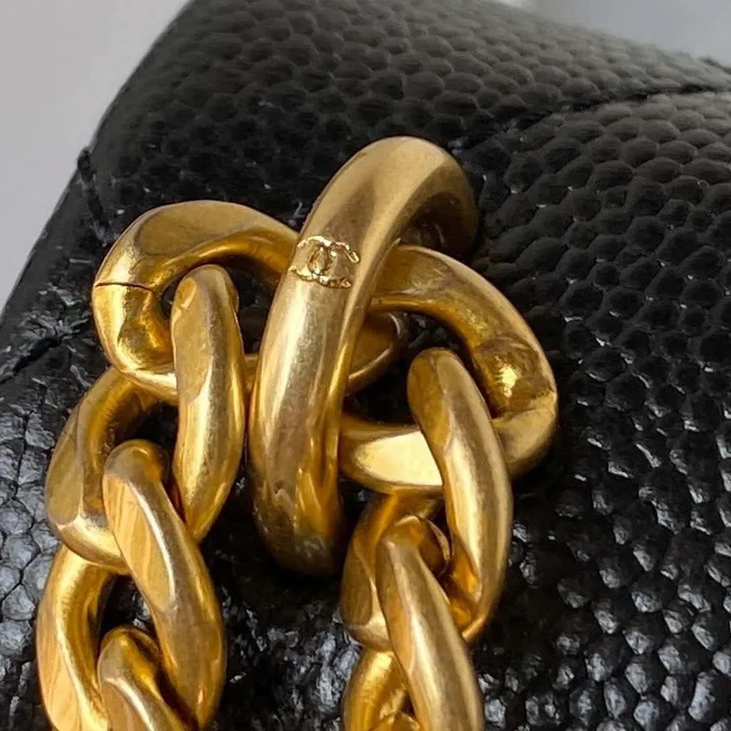 Chanel AS3828 Mini kabelka s klopou a řetízkem, černá telecí kůže, zlatá