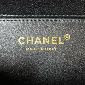 Chanel AS3828 Mini kabelka s klopou a řetízkem, černá telecí kůže, zlatá