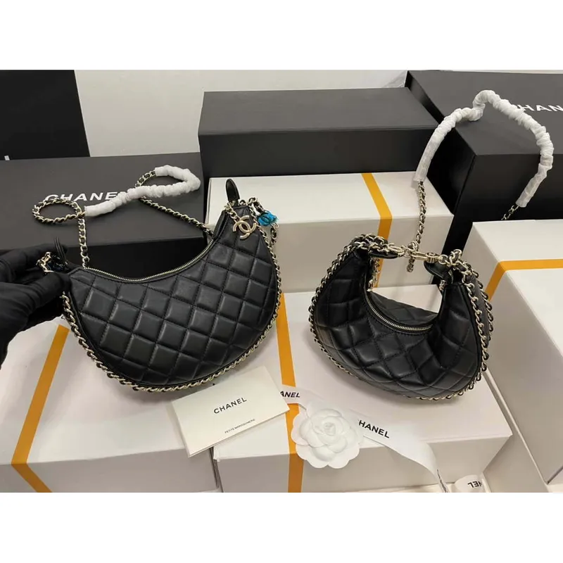 Chanel AS3917 Malá taška Hobo z jehněčí kůže a lesklého světle zlatého kovu, černá