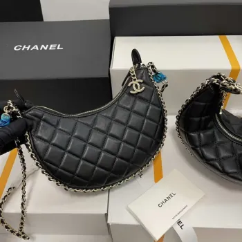 Chanel AS3917 Malá taška Hobo z jehněčí kůže a lesklého světle zlatého kovu, černá