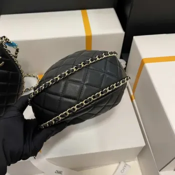 Chanel AS3917 Malá taška Hobo z jehněčí kůže a lesklého světle zlatého kovu, černá