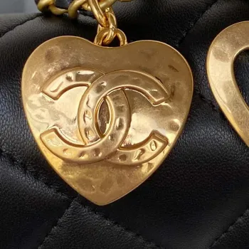 Chanel AS3456 Mini taška s klopou z jehněčí kůže a zlatého kovu, černá