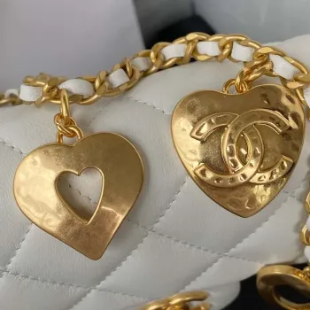 Chanel AS3456 Mini taška s klopou z jehněčí kůže a zlatého kovu, bílá