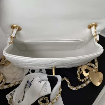 Chanel AS3456 Mini taška s klopou z jehněčí kůže a zlatého kovu, bílá