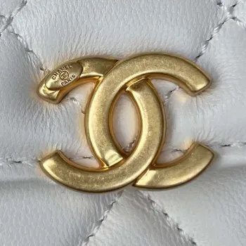 Chanel AP2946 Kabelka na telefon s řetízkem z jehněčí kůže, bílá