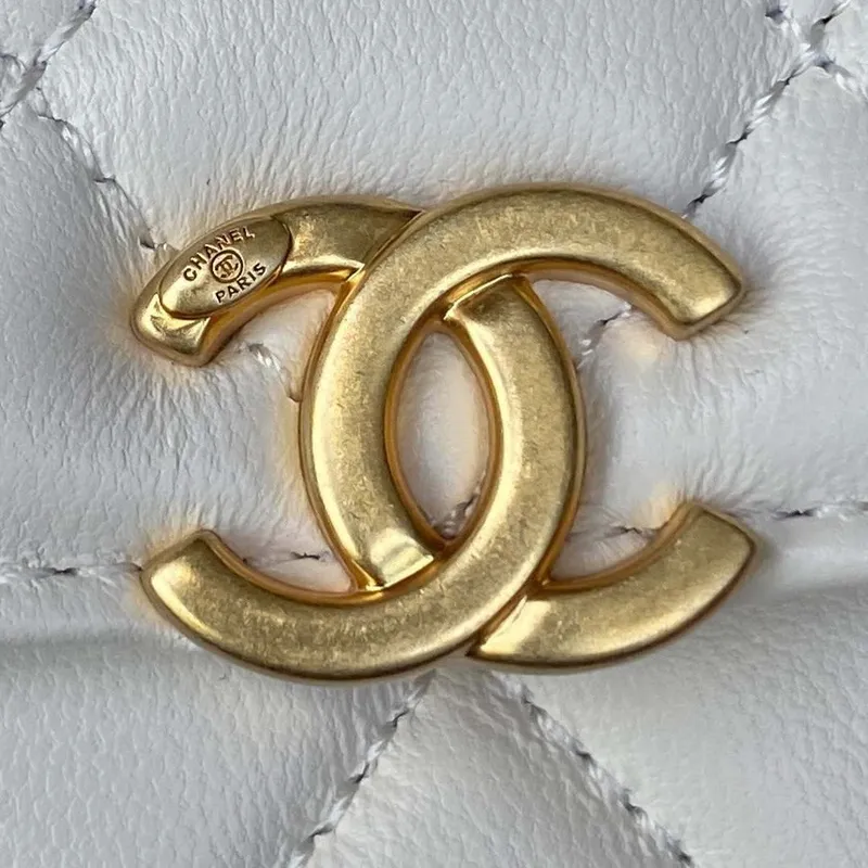 Chanel AP2946 Kabelka na telefon s řetízkem z jehněčí kůže, bílá