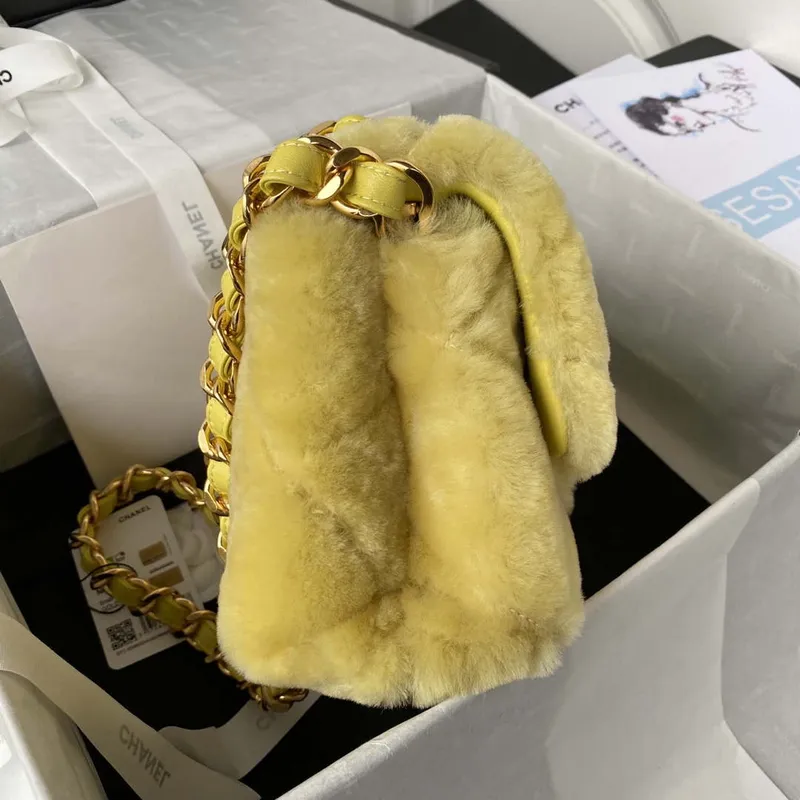 Chanel AS3499 Kabelka s klopou Shearling Yellow