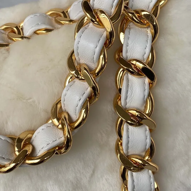 Chanel AS3499 Kabelka s klopou z ovčí kůže, bílá