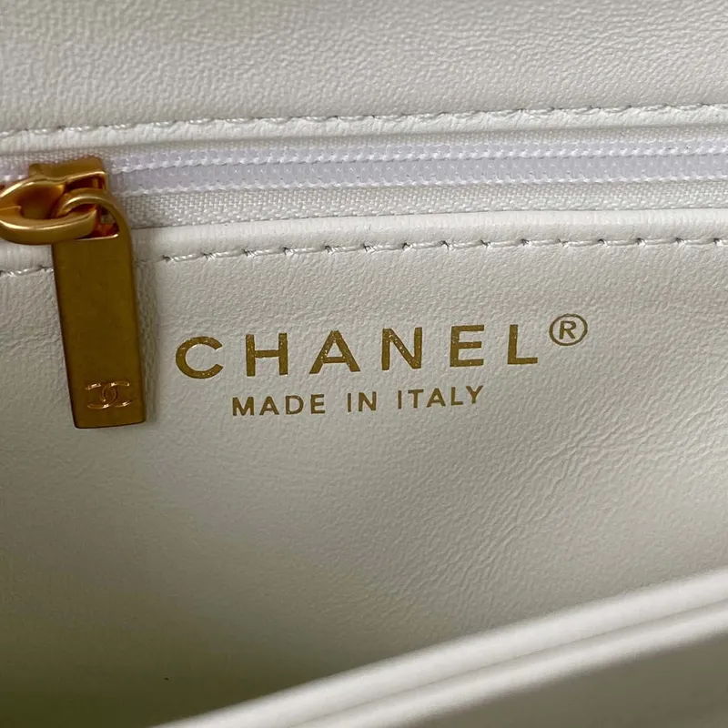 Chanel AS3499 Kabelka s klopou z ovčí kůže, bílá