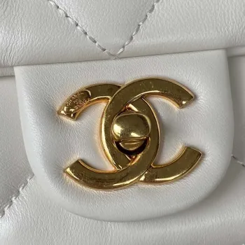 Chanel AS3499 Kabelka s klopou z jehněčí kůže, bílá