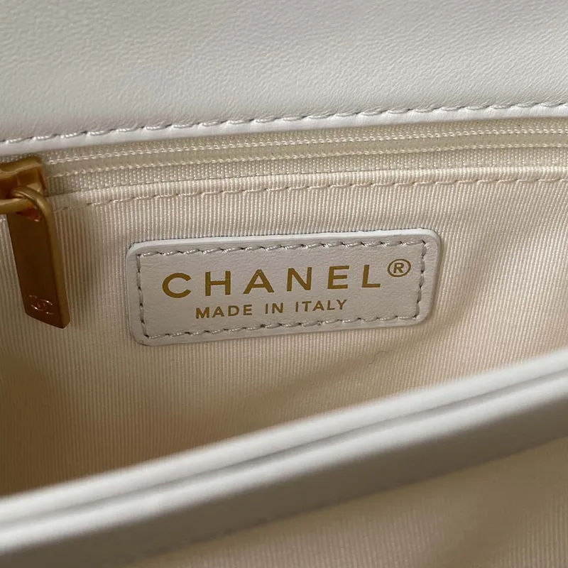 Chanel AS3499 Kabelka s klopou z jehněčí kůže, bílá