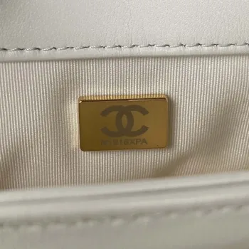 Chanel AS3499 Kabelka s klopou z jehněčí kůže, bílá