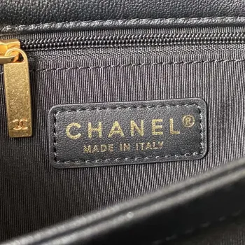 Chanel AS3499 Kabelka s klopou z jehněčí kůže, černá