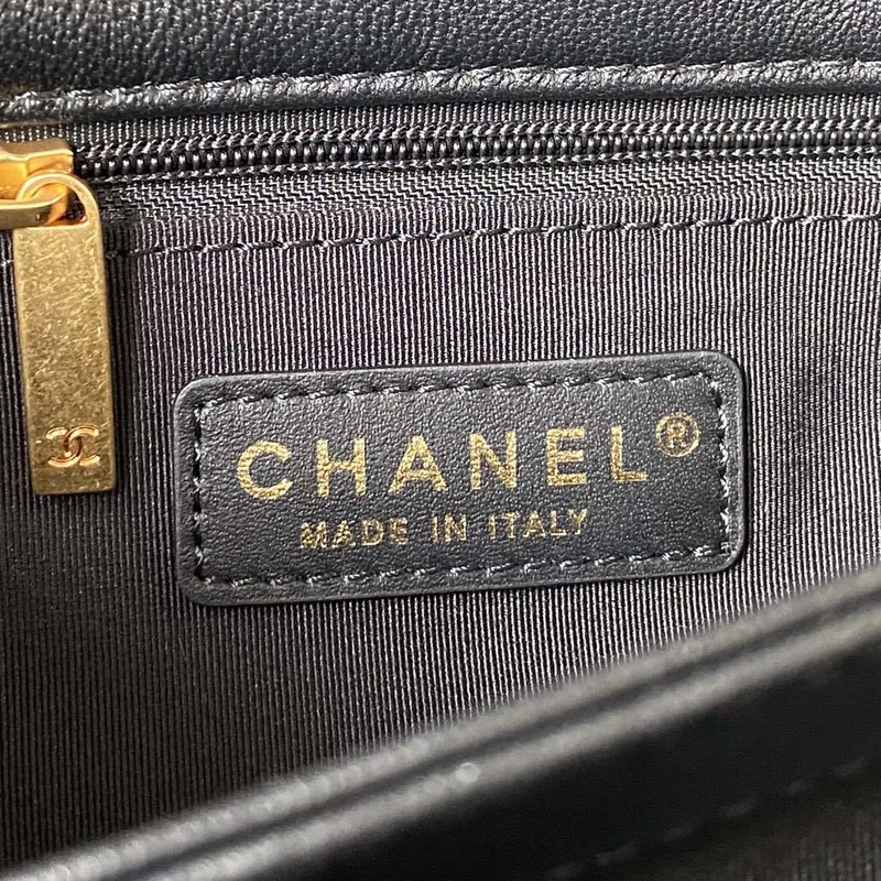Chanel AS3499 Kabelka s klopou z jehněčí kůže, černá