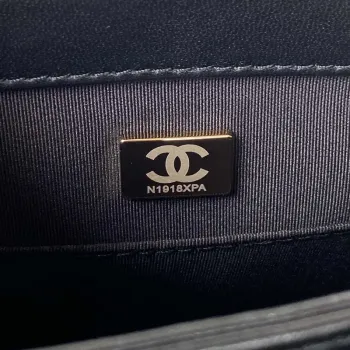 Chanel AS3499 Kabelka s klopou z jehněčí kůže, černá
