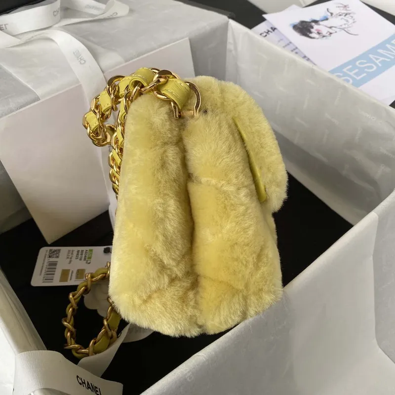 Chanel AS3498 Kabelka s klopou Shearling Yellow