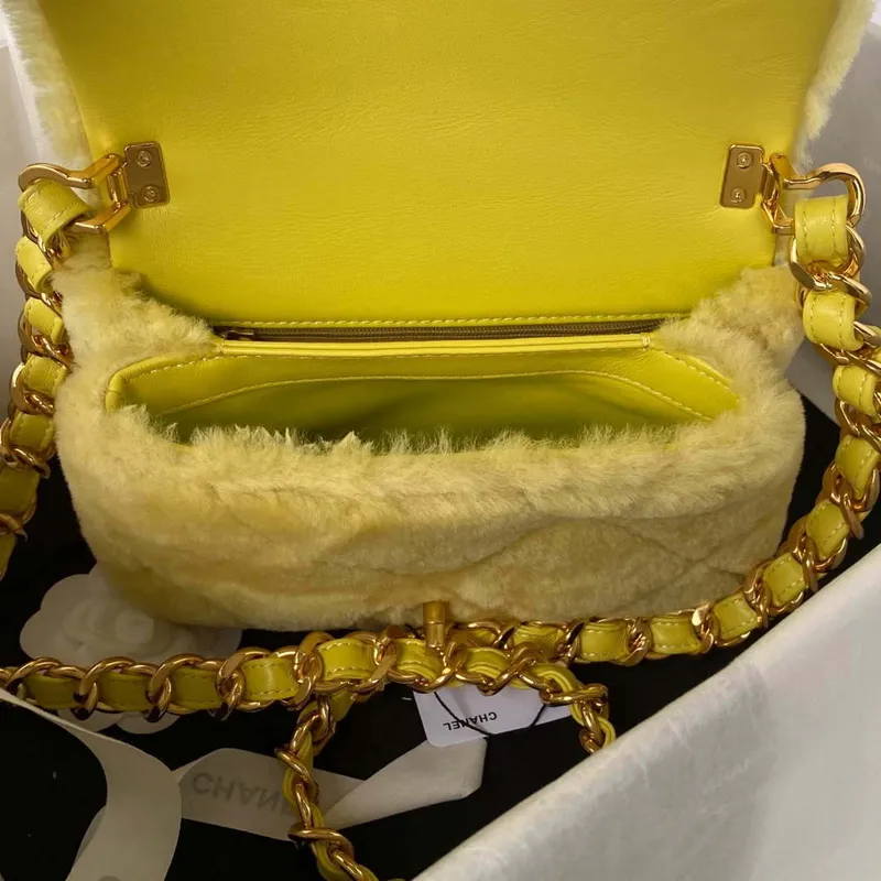 Chanel AS3498 Kabelka s klopou Shearling Yellow