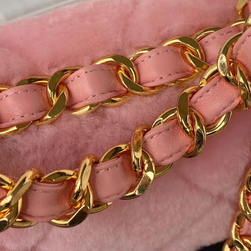 Chanel AS3498 Kabelka s klopou z ovčí kůže, růžová