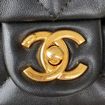 Chanel kabelka s klopou z jehněčí kůže AS3498 Černá