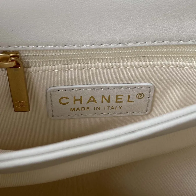 Chanel kabelka s klopou z jehněčí kůže AS3498 bílá