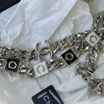 Chanel AP2718 Malá kosmetická taštička s řetízkem z telecí kůže, černá