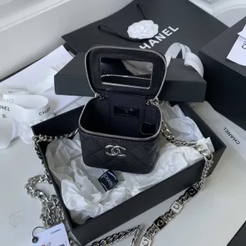 Chanel AP2718 Malá kosmetická taštička s řetízkem z telecí kůže, černá