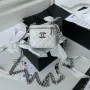 Chanel AP2718 Malá kosmetická taštička s řetízkem z bílé jehněčí kůže