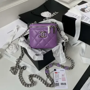 Chanel AP2718 Malá kosmetická taštička s řetízkem, fialová jehněčí kůže