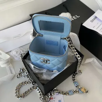 Chanel AP2718 Malá kosmetická taštička s řetízkem, modrá jehněčí kůže