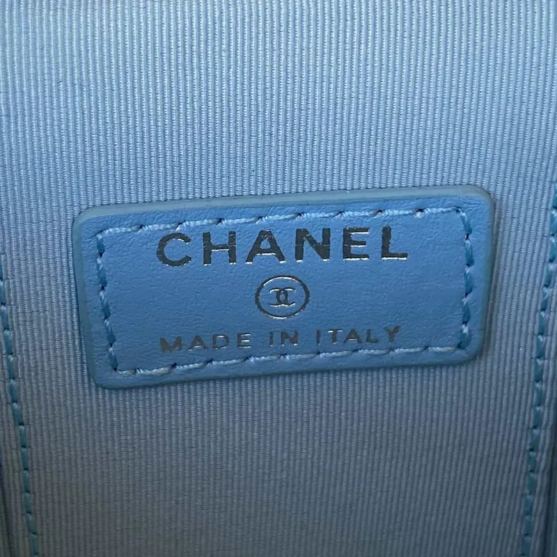 Chanel AP2718 Malá kosmetická taštička s řetízkem, modrá jehněčí kůže