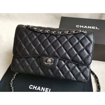Chanel A58600 Velká klasická kabelka z lesklé telecí kůže s povrchovou úpravou, černá se stříbrnými detaily