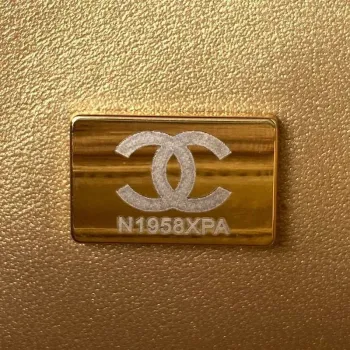 Chanel AS1787 Mini kabelka s klopou z jehněčí kůže, světle růžová se zlatými detaily