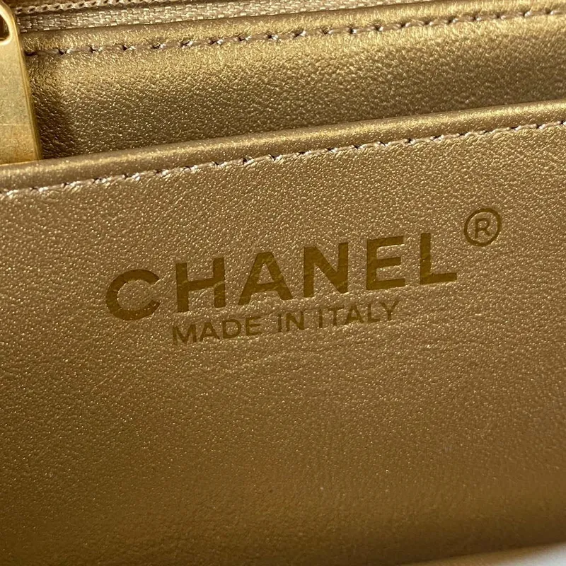 Chanel AS1787 Mini kabelka s klopou z jehněčí kůže, šedá se zlatými detaily