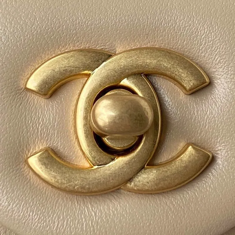 Chanel AS1787 Mini kabelka s klopou z jehněčí kůže, meruňková zlatá