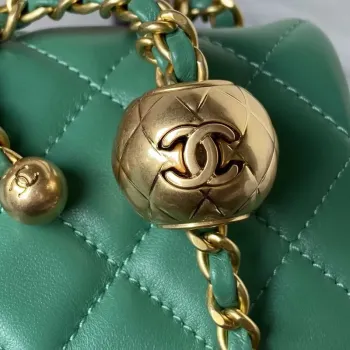 Chanel AS1787 Mini taška s klopou z jehněčí kůže, zelená a zlatá