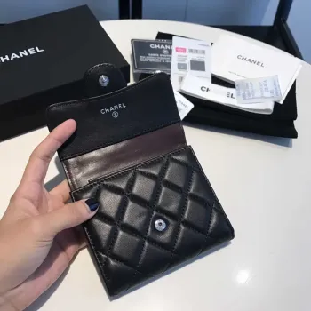 Chanel AP0231 Klasická malá peněženka FLAP z jehněčí kůže, černá se stříbrnými detaily