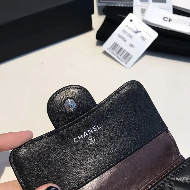 Chanel AP0231 Klasická malá peněženka FLAP z jehněčí kůže, černá se stříbrnými detaily