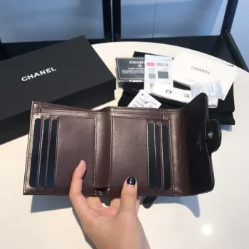 Chanel AP0231 Klasická malá peněženka FLAP z jehněčí kůže, černá se stříbrnými detaily