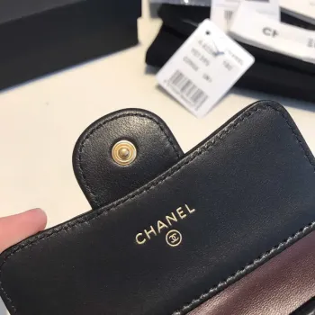 Chanel AP0231 Klasická malá peněženka FLAP z jehněčí kůže, černá se zlatými detaily